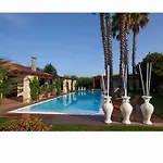 Spaziosa Con Piscina E Giardino, Villa *