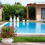 Villa Spaziosa Con Piscina E Giardino, *