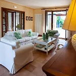 Villa Spaziosa Con Piscina E Giardino, *