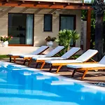 Villa Spaziosa Con Piscina E Giardino, *