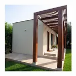 Spaziosa Con Piscina E Giardino, Villa *