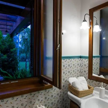 Villa Spaziosa Con Piscina E Giardino, *