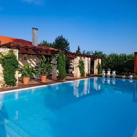 Spaziosa Con Piscina E Giardino, 빌라 폴리나노 아마레