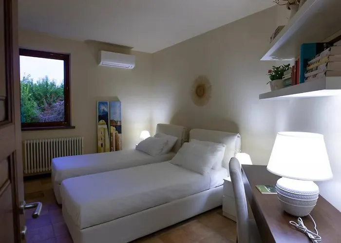Spaziosa Con Piscina E Giardino, Villa